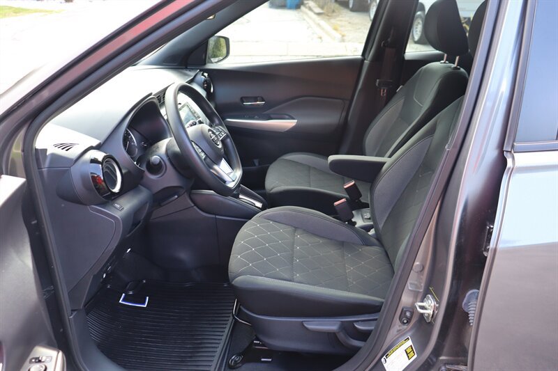 Used 2019 Nissan Kicks SV FWD image 18