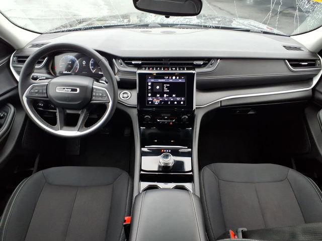 Certified 2023 Jeep Grand Cherokee Laredo AWD/4WD image 13