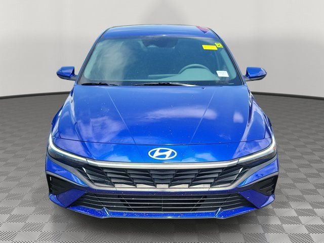 Used 2024 Hyundai Elantra SEL FWD image 2