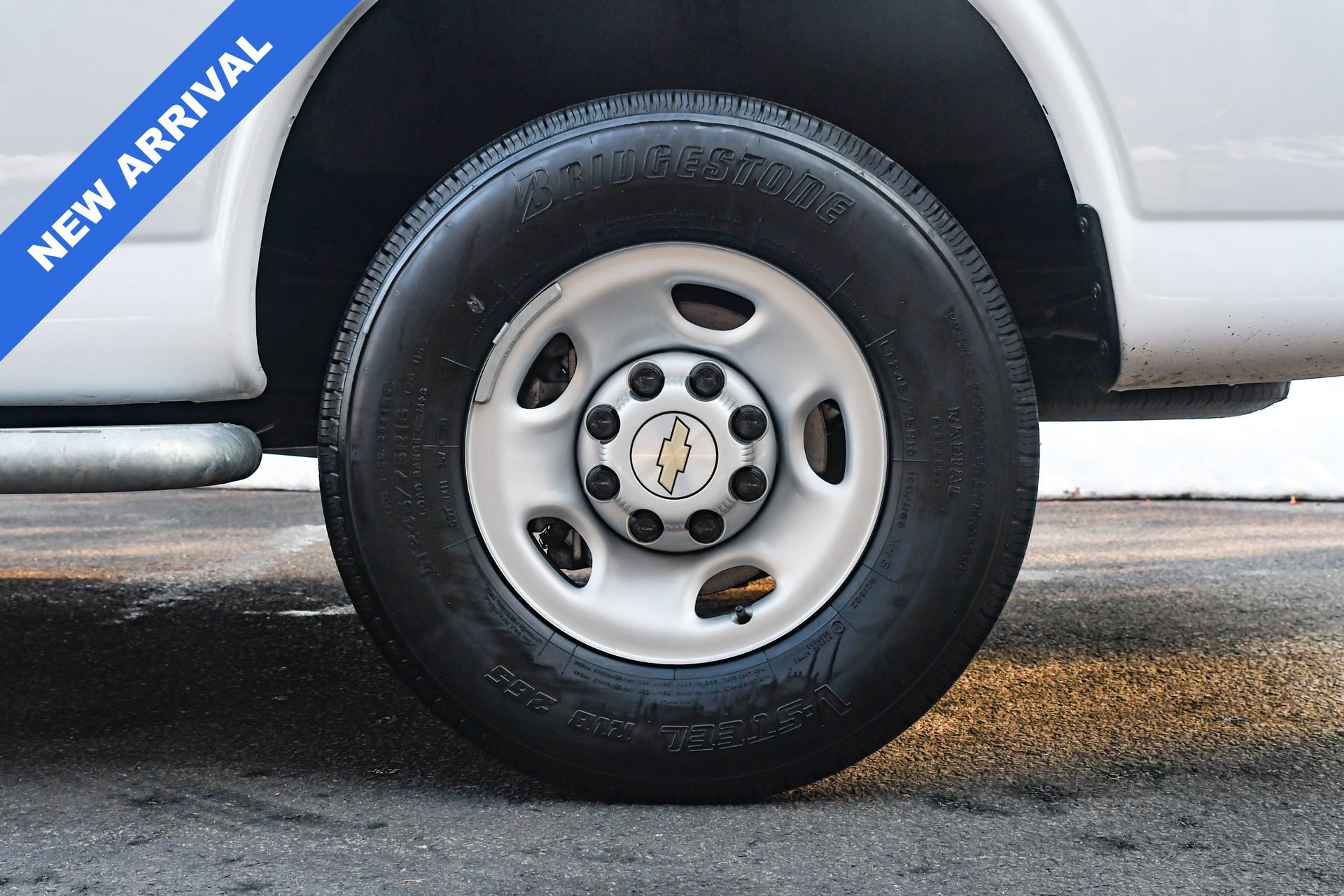 Used 2024 Chevrolet Express 2500 w/ Driver Convenience Package image 27