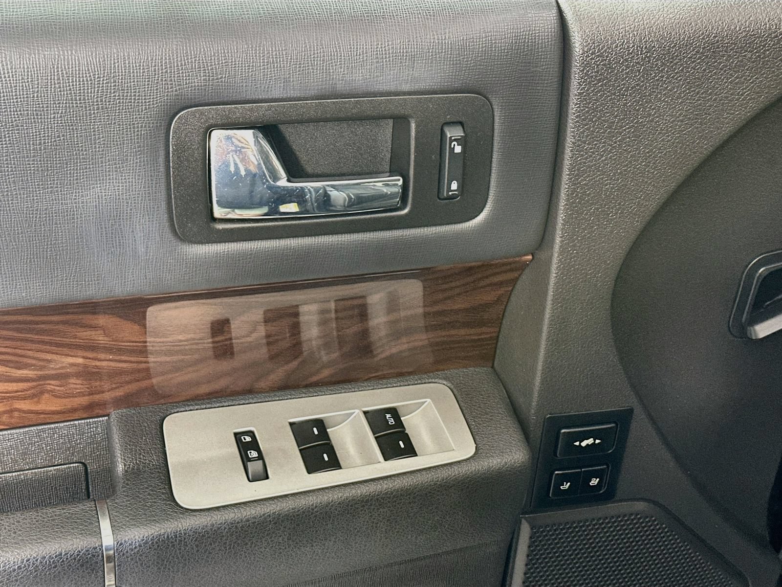 Used 2012 Ford Flex SEL w/ Equipment Group Order Code FWD image 16