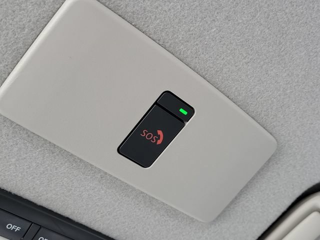 Used 2021 Nissan Kicks SR w/ SR Premium Package FWD image 29