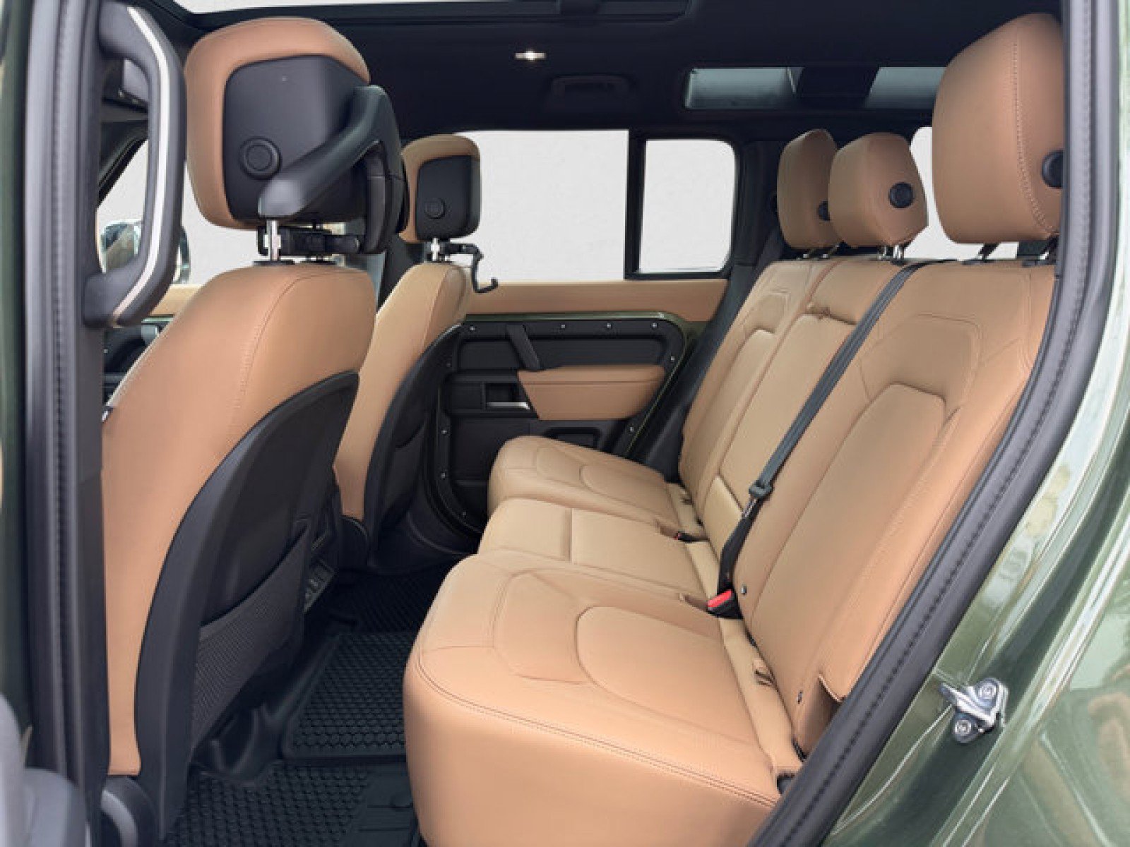 New 2026 Land Rover Defender 110 X-Dynamic SE AWD/4WD image 18