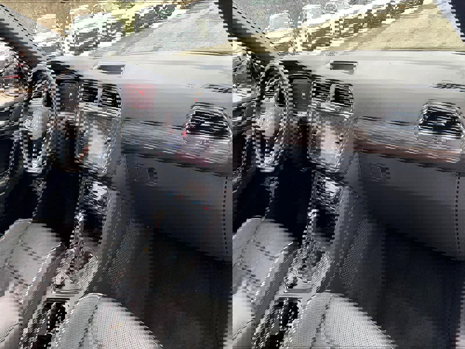 Used 2022 Volkswagen Tiguan SEL R-Line image 14