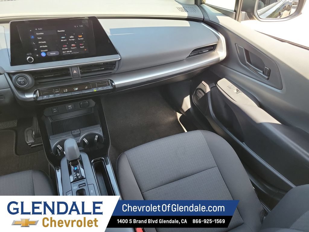 Used 2025 Toyota Prius LE AWD/4WD image 16