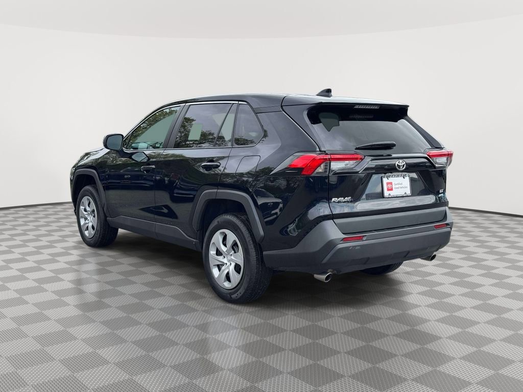 Used 2024 Toyota RAV4 LE AWD/4WD image 5