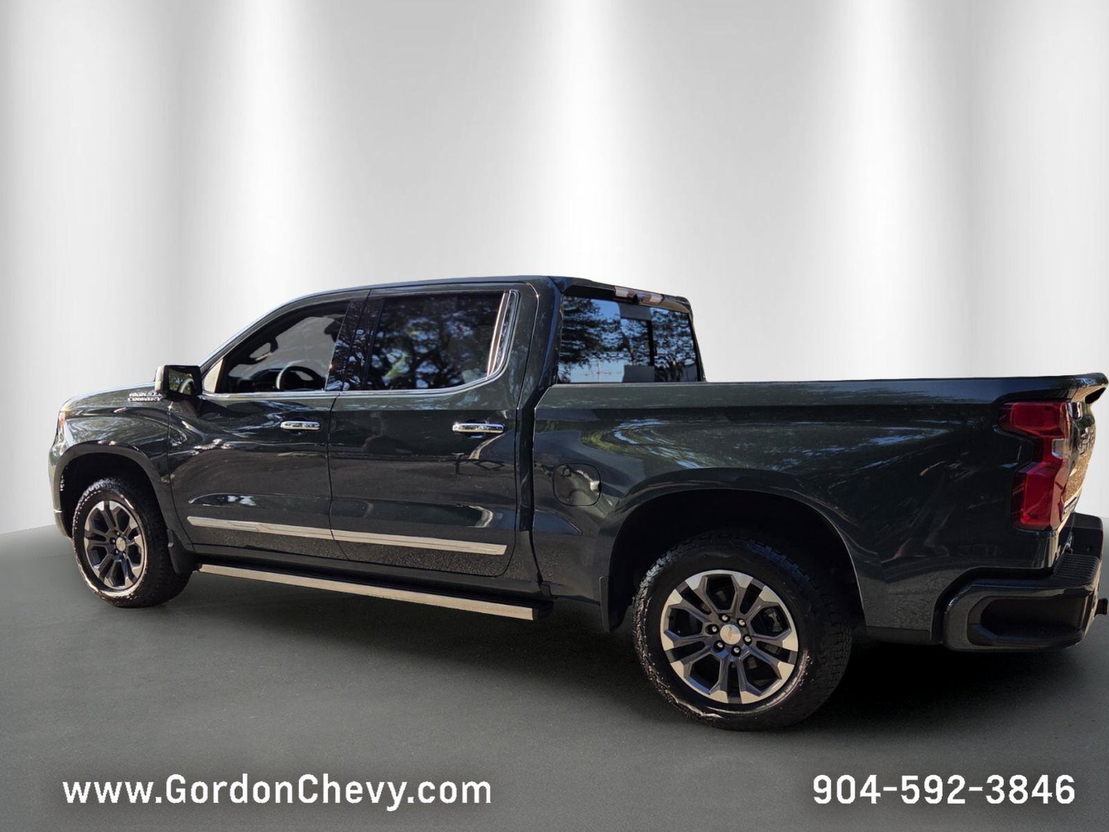 Used 2026 Chevrolet Silverado 1500 High Country w/ Technology Package AWD/4WD image 3