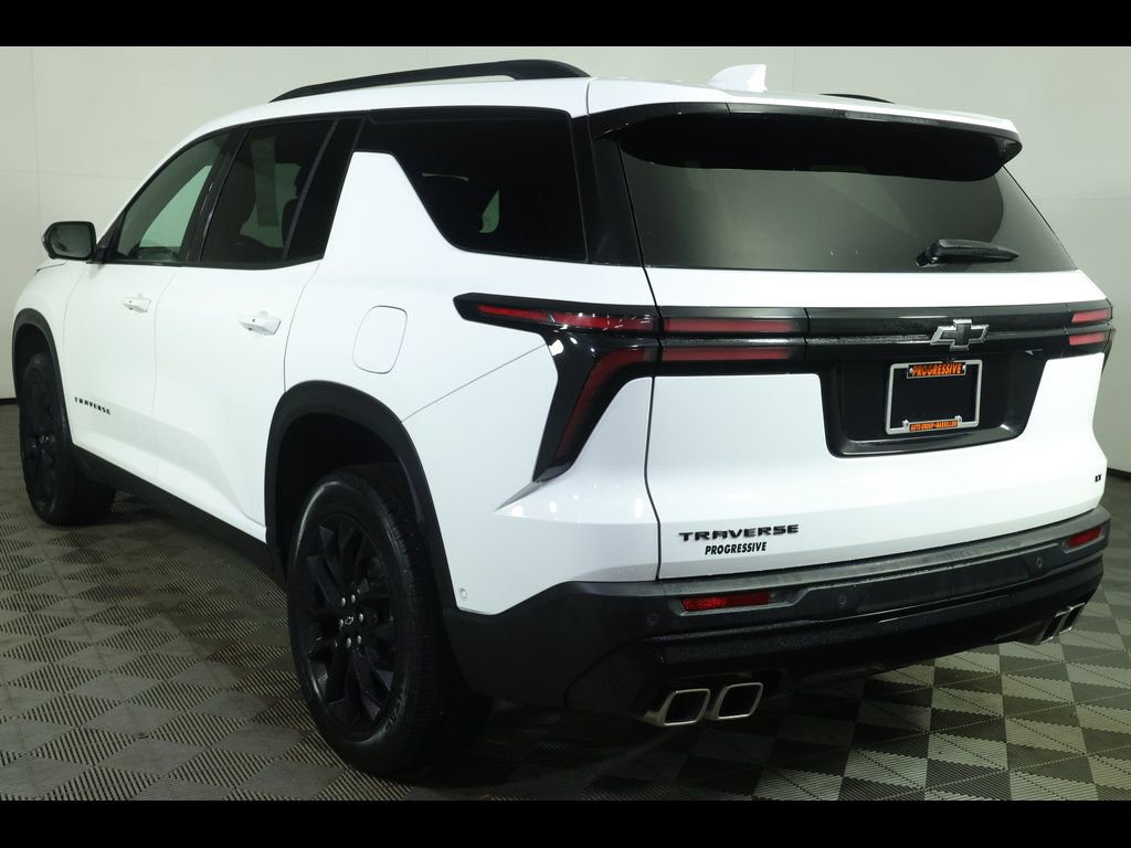 Used 2024 Chevrolet Traverse LT w/ Enhanced Driving Package image 16
