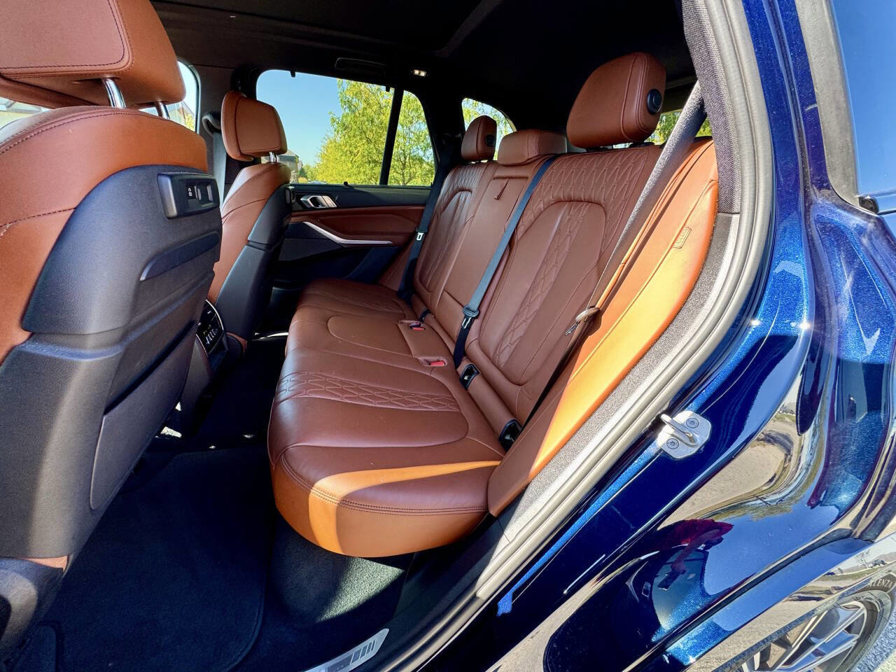 Used 2021 BMW X5 M50i w/ Executive Package image 18