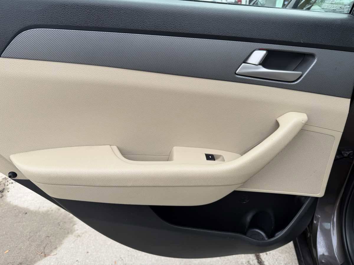 Used 2017 Hyundai Sonata SE image 11