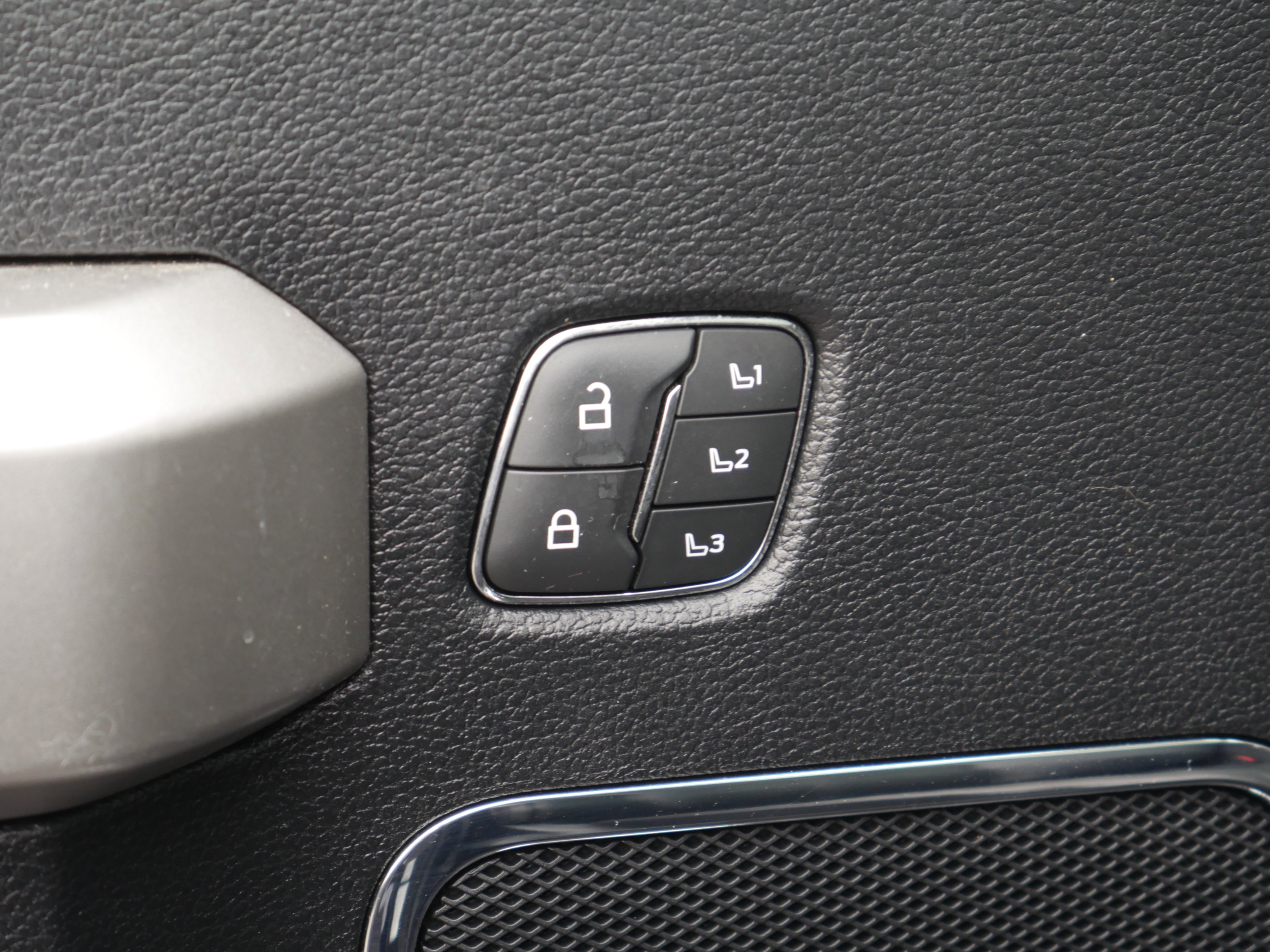 Used 2020 Ford F350 Lariat w/ Lariat Ultimate Package image 41