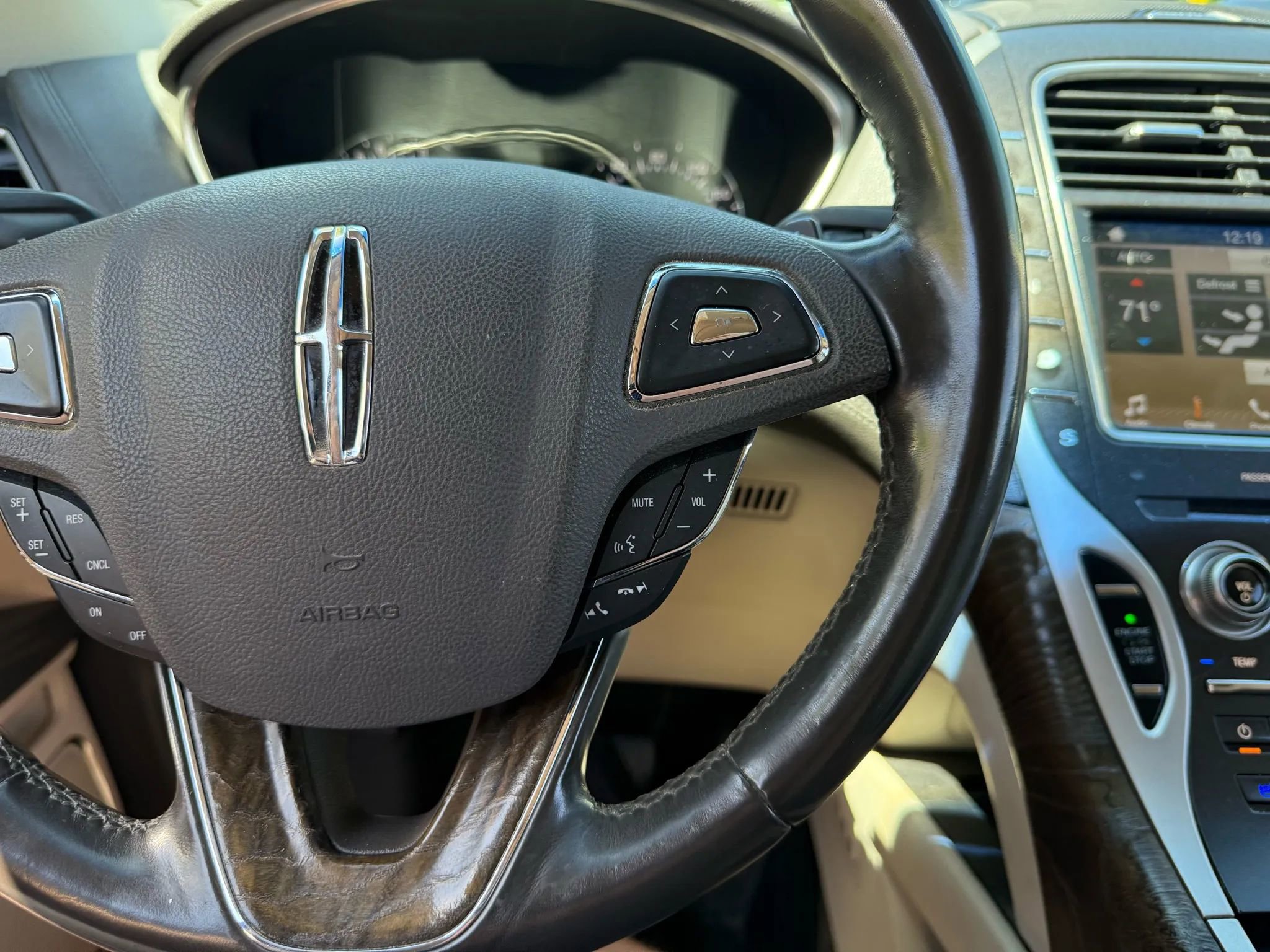 Used 2017 Lincoln MKX Reserve w/ Enhanced Security Package image 24