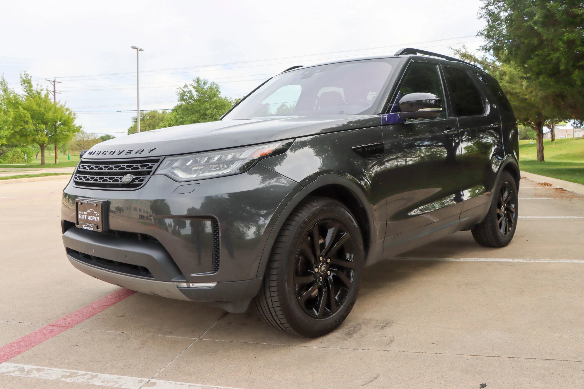 Used 2017 Land Rover Discovery HSE AWD/4WD image 3