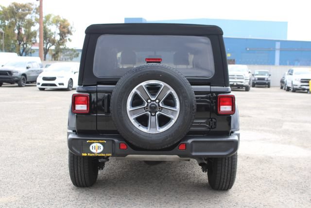 Used 2022 Jeep Wrangler Unlimited Sahara AWD/4WD image 4