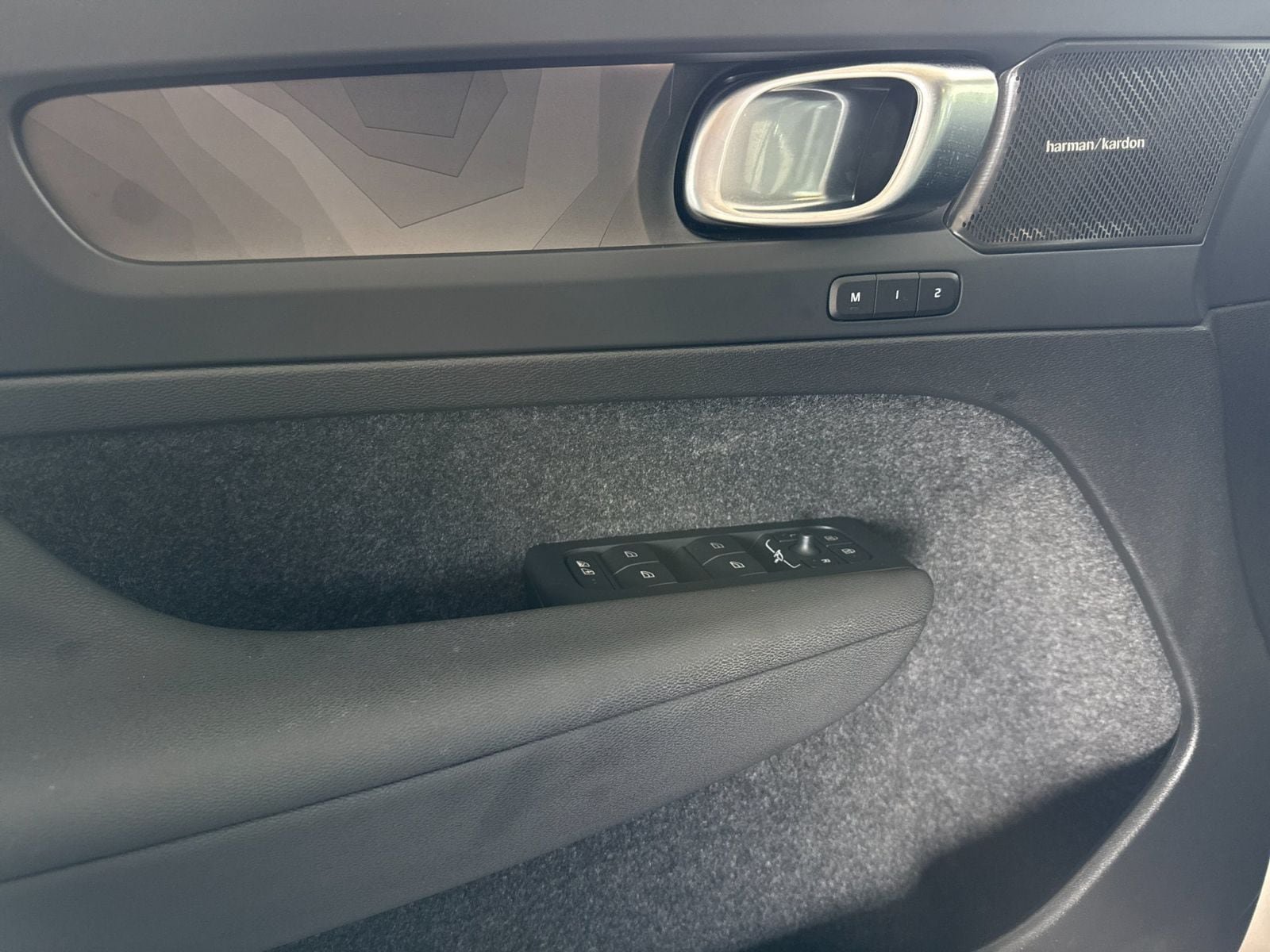 Certified 2023 Volvo XC40 Recharge Ultimate AWD/4WD image 17