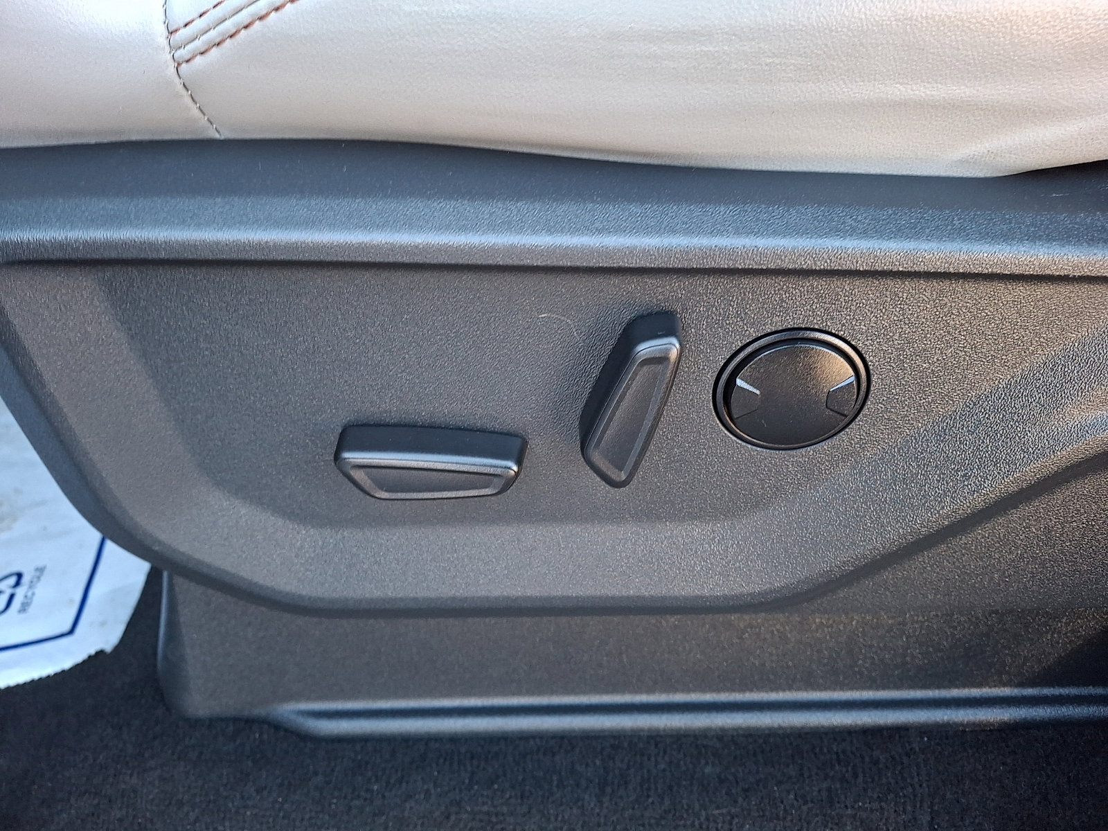 Used 2025 Ford Expedition Active image 17