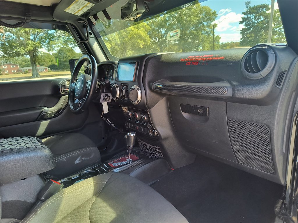 Used 2018 Jeep Wrangler Unlimited Sahara image 29