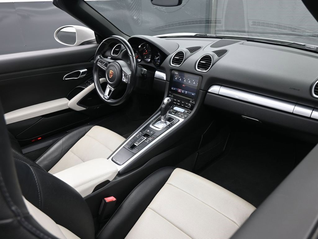Used 2018 Porsche 718 Boxster image 12
