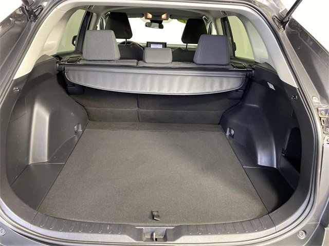 Used 2021 Toyota RAV4 LE image 8