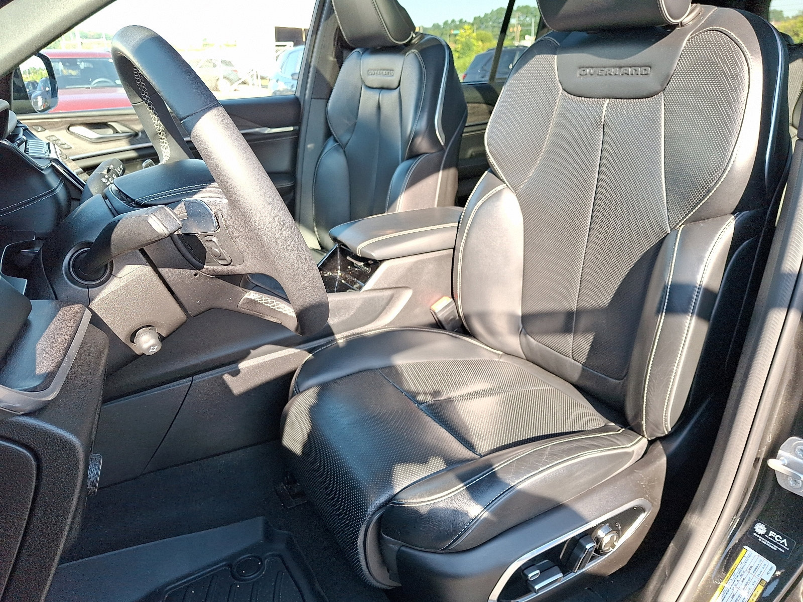 Used 2023 Jeep Grand Cherokee Overland w/ Luxury Tech Group IV image 14