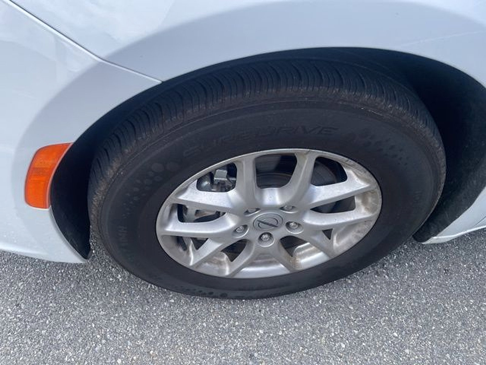 Used 2023 Chrysler Pacifica Touring-L image 4