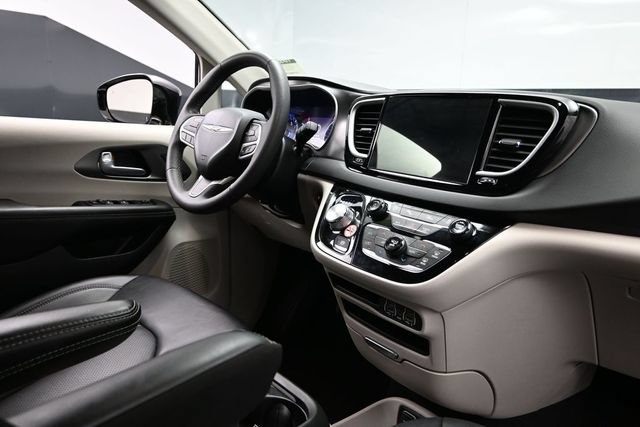 Certified 2024 Chrysler Pacifica Touring-L FWD image 14