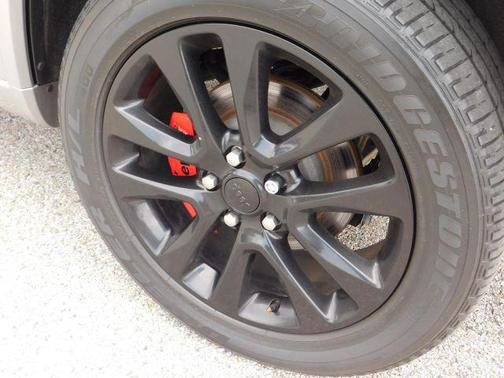 Used 2020 Jeep Grand Cherokee Altitude AWD/4WD image 12