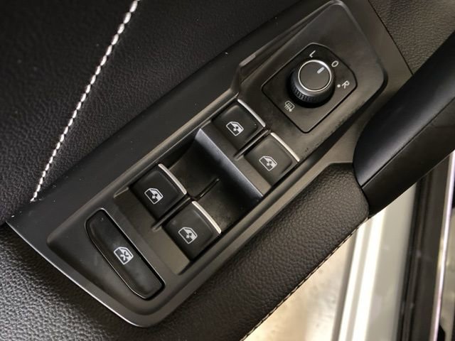 Used 2023 Volkswagen Tiguan SE R-Line image 10