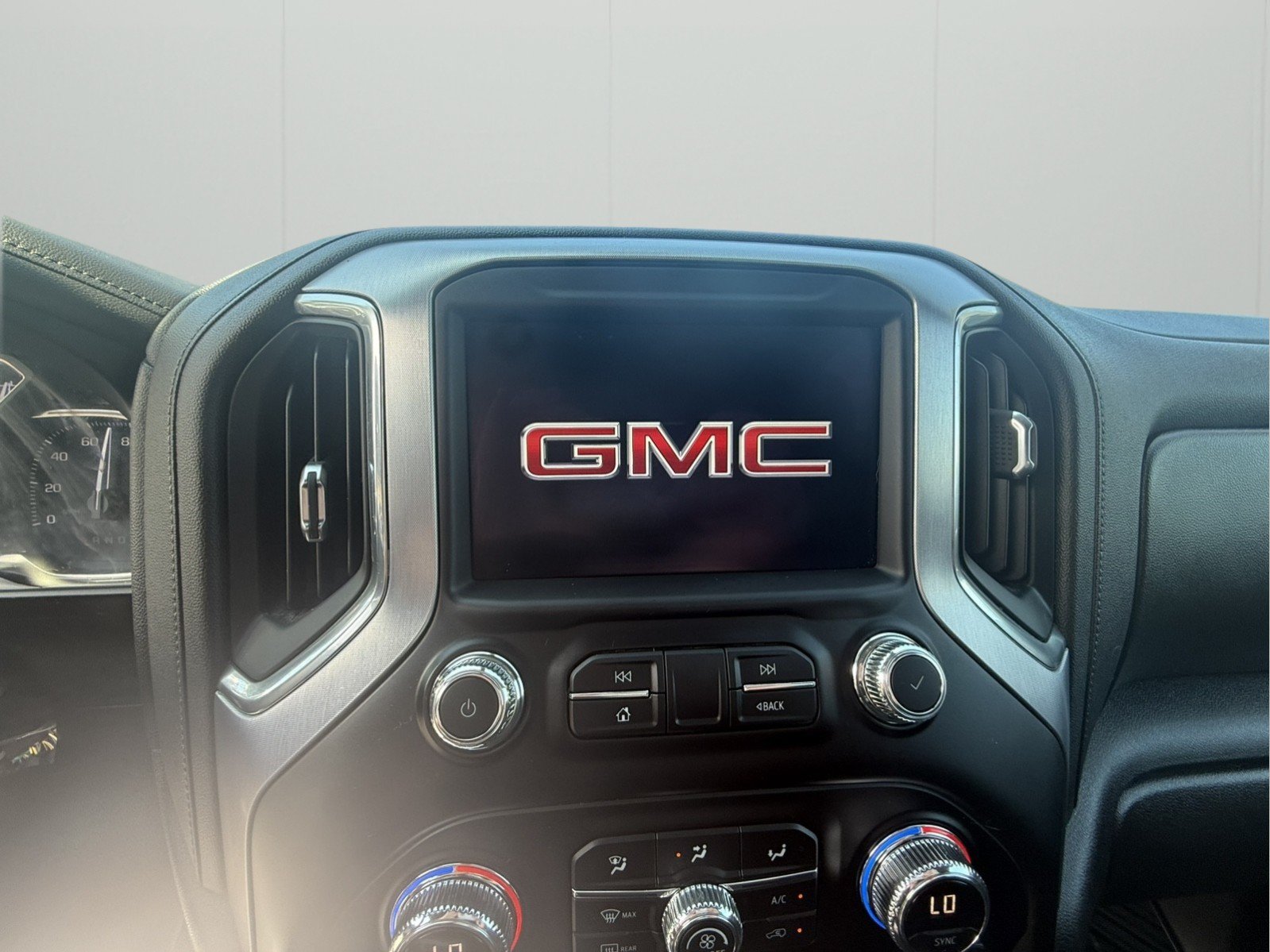 Used 2021 GMC Sierra 1500 SLE w/ X31 Off-Road Package AWD/4WD image 13