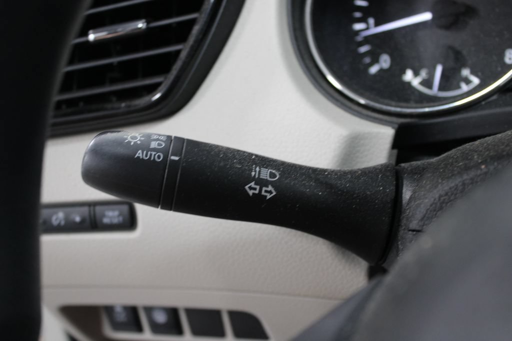 Used 2020 Nissan Rogue Sport SV FWD image 22