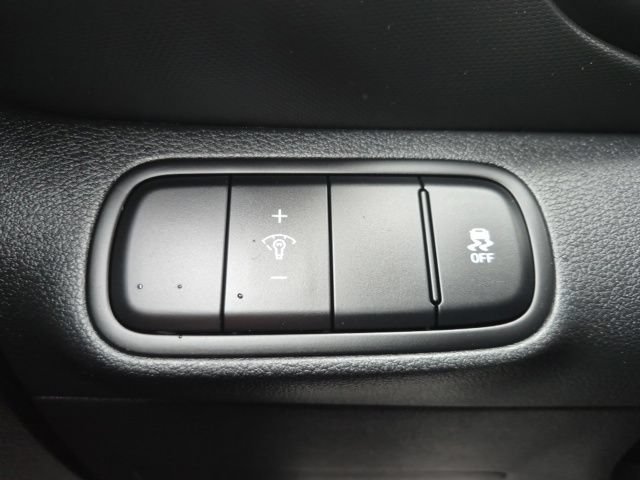Used 2025 Hyundai Venue SE FWD image 23