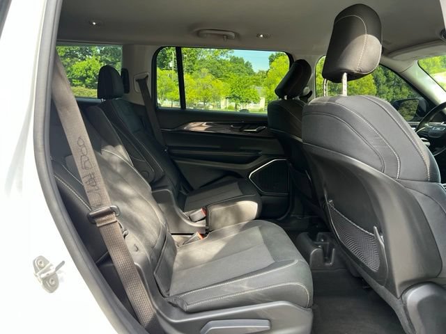 Used 2021 Jeep Grand Cherokee L Laredo w/ Luxury Tech Group I AWD/4WD image 19