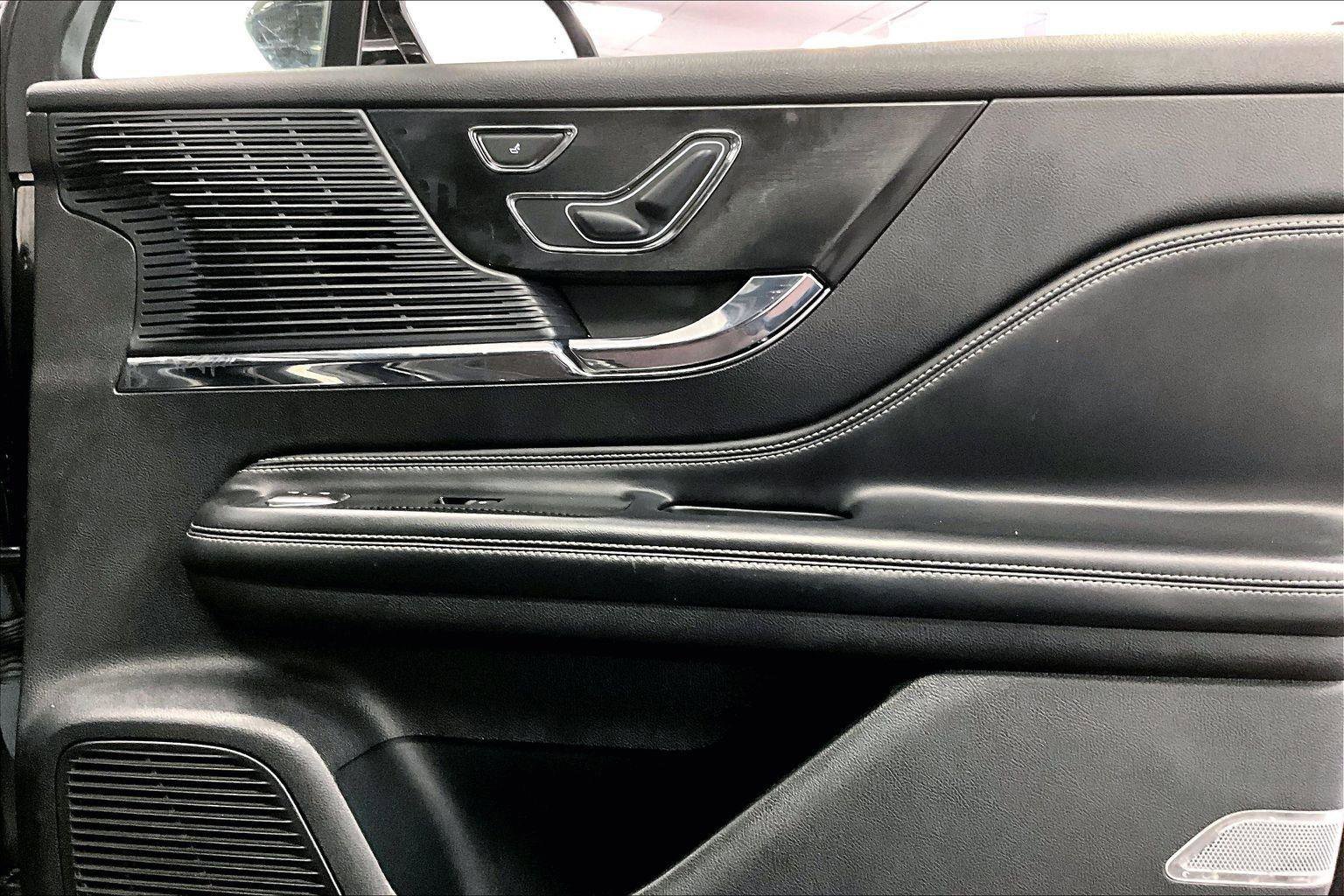 Used 2021 Lincoln Corsair AWD w/ Premium Package image 23