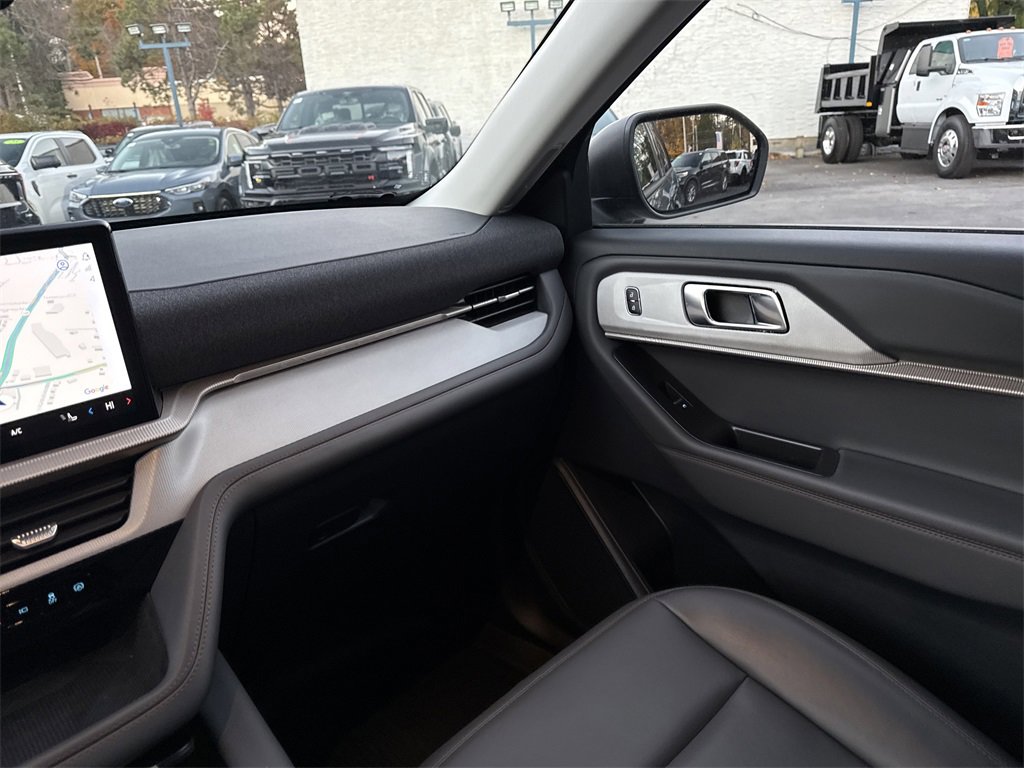 Used 2025 Ford Explorer Active w/ Active Comfort Package image 15