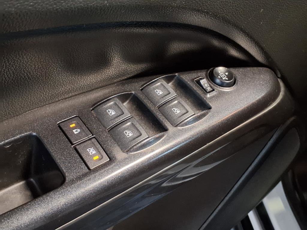 Used 2022 GMC Canyon AT4 image 17