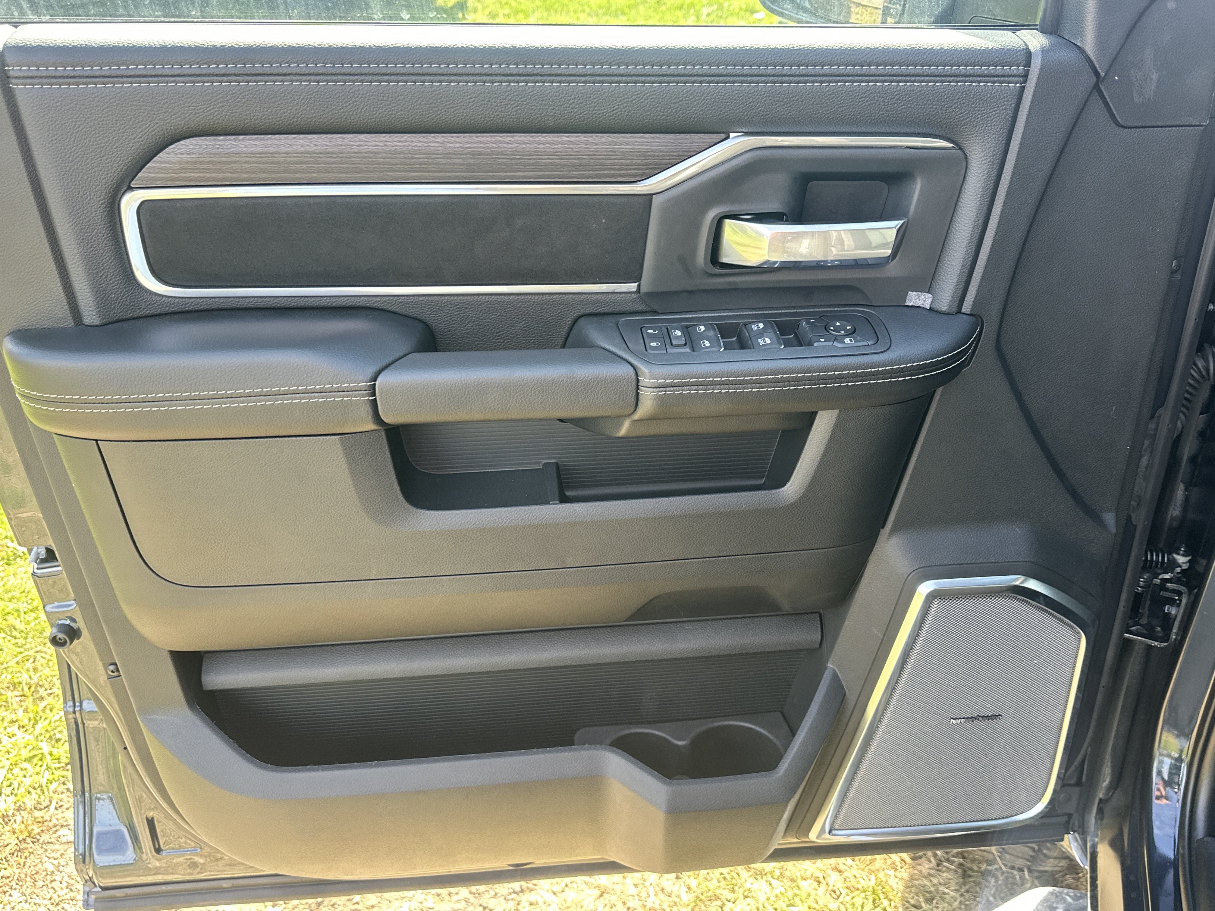 New 2027 RAM 5500 4x4 Crew Cab image 31