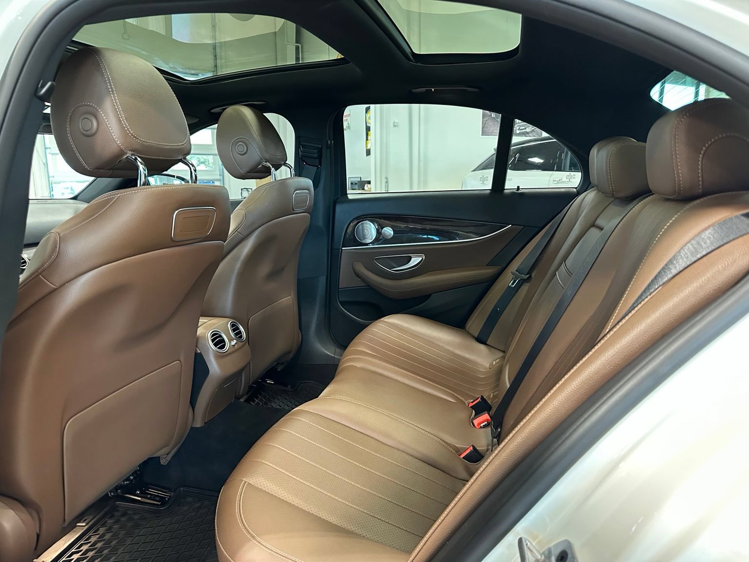 Used 2019 Mercedes-Benz E 300 image 34