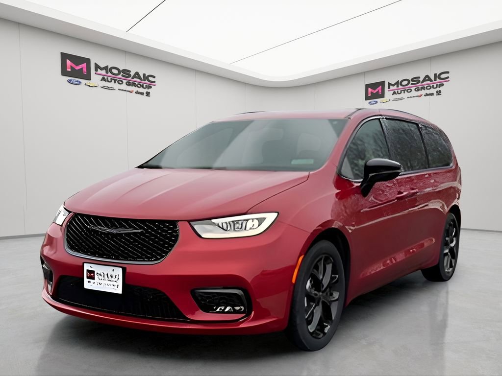 New 2026 Chrysler Pacifica Limited w/ Uconnect Theater Family Group image 3