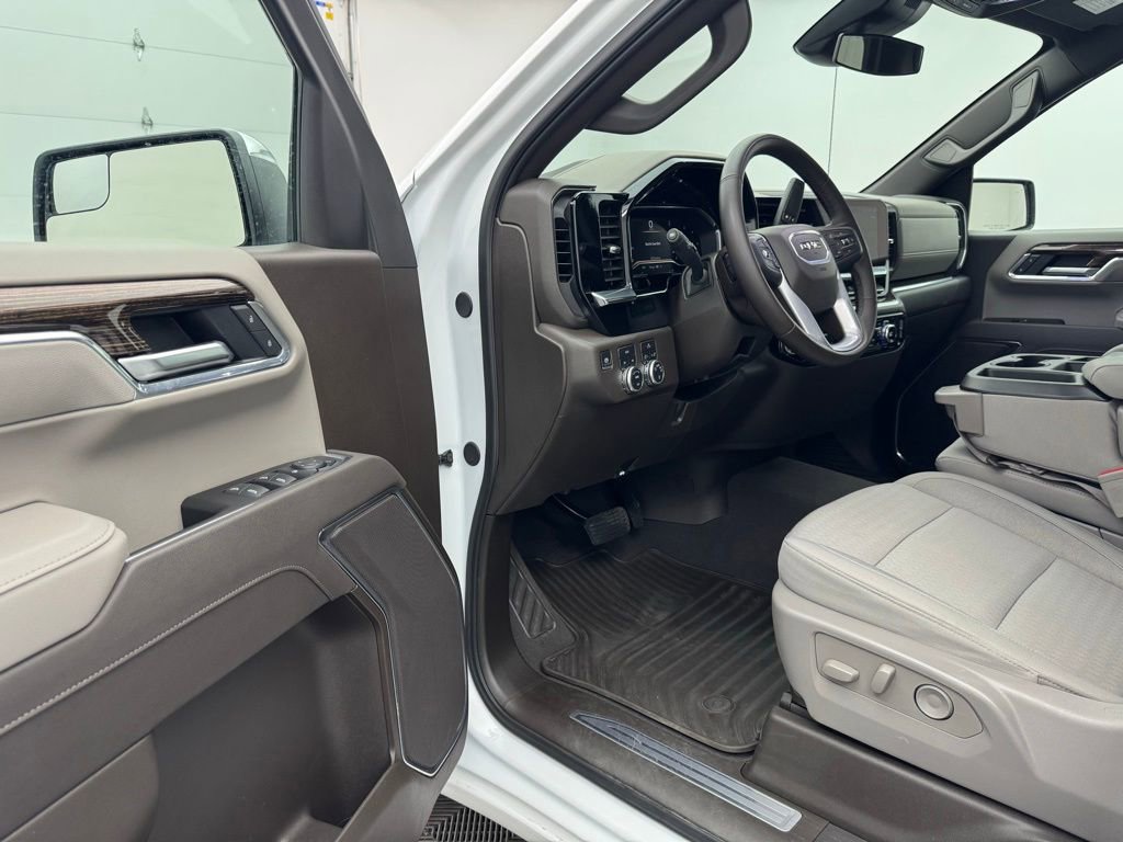 Used 2025 GMC Sierra 1500 SLE image 14