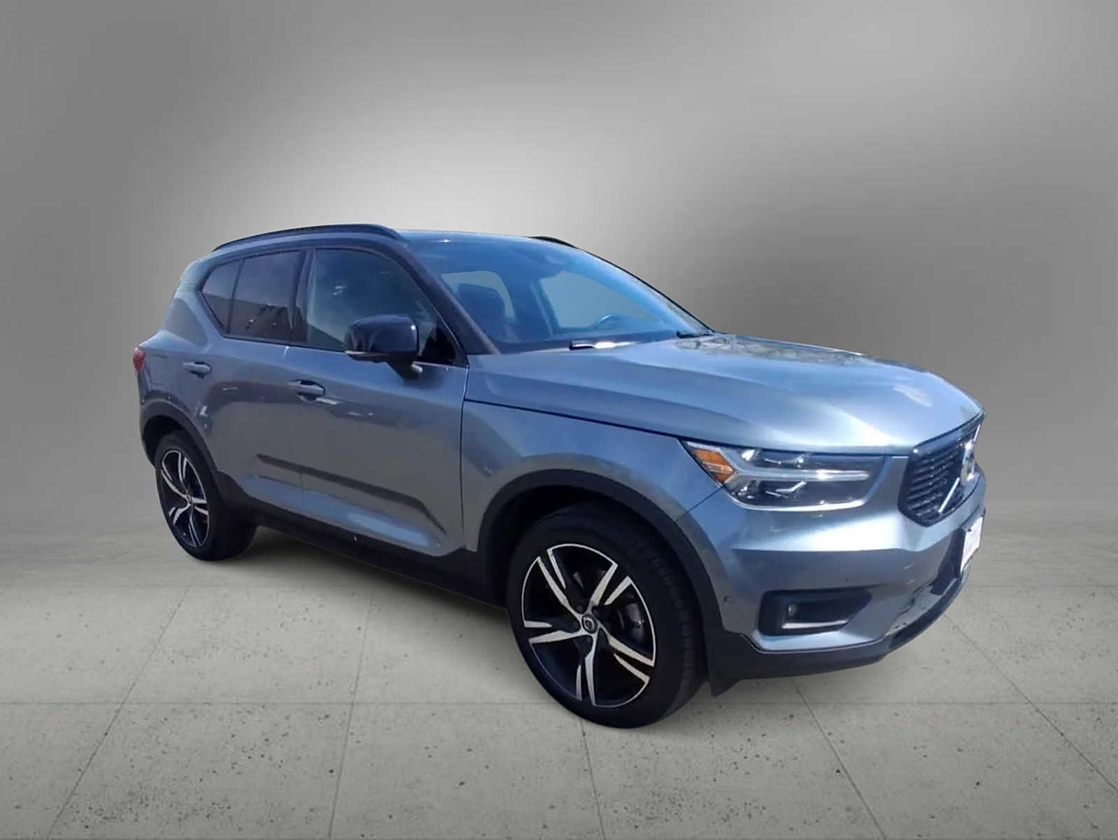 Used 2019 Volvo XC40 T5 R-Design AWD/4WD image 2