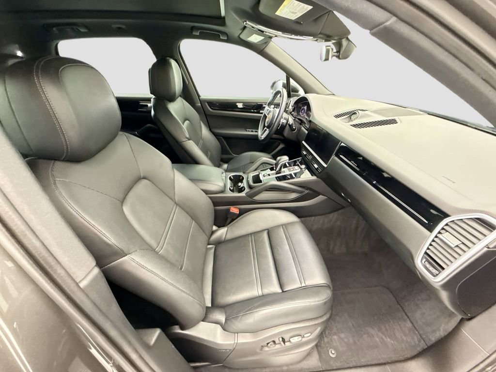Used 2022 Porsche Cayenne AWD/4WD image 19