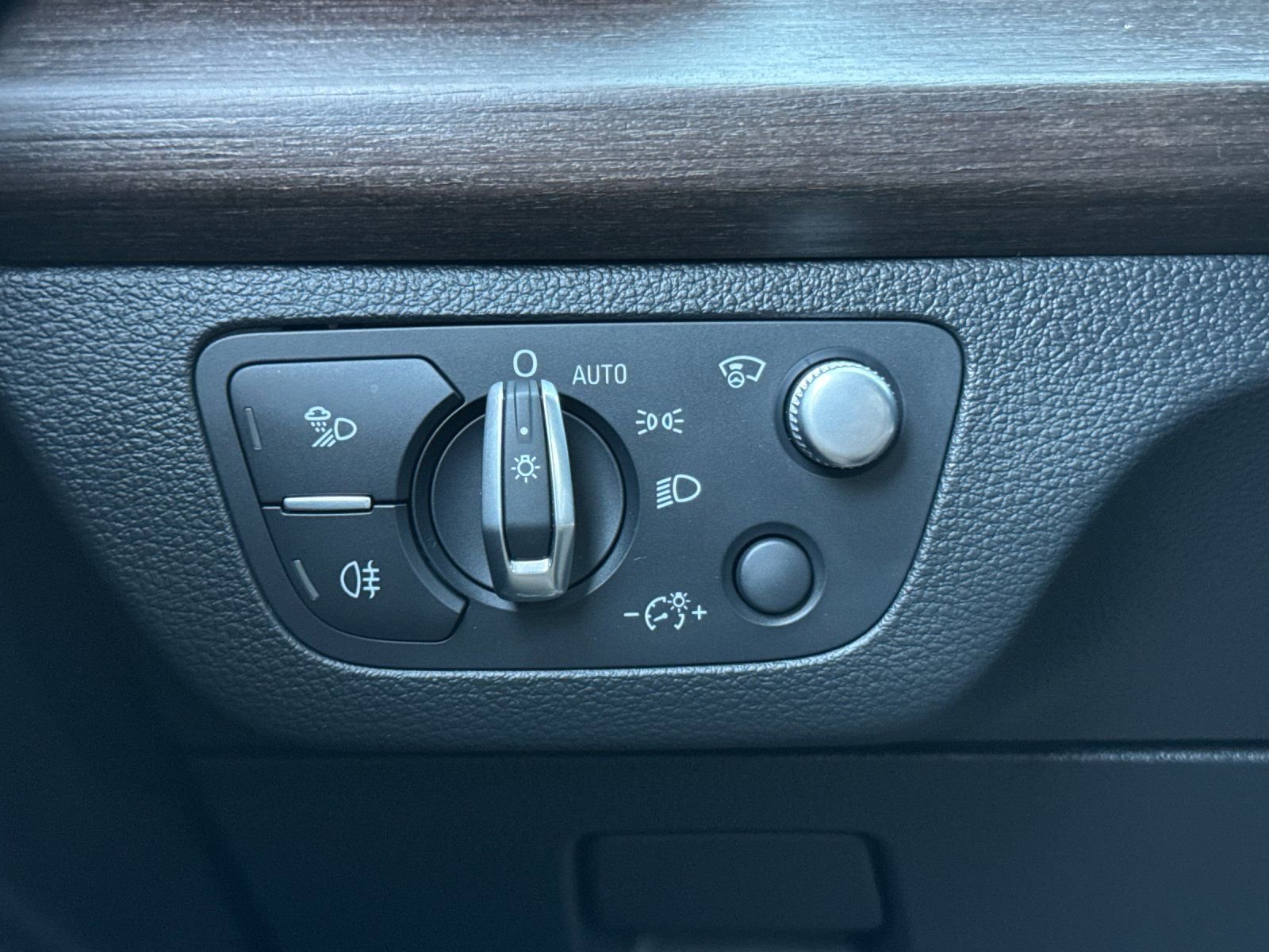 Used 2024 Audi Q5 2.0T Prestige w/ Prestige Package image 33