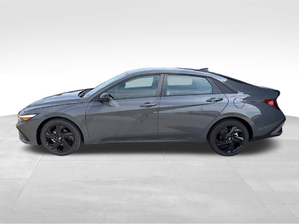 New 2026 Hyundai Elantra SEL Sport FWD image 2