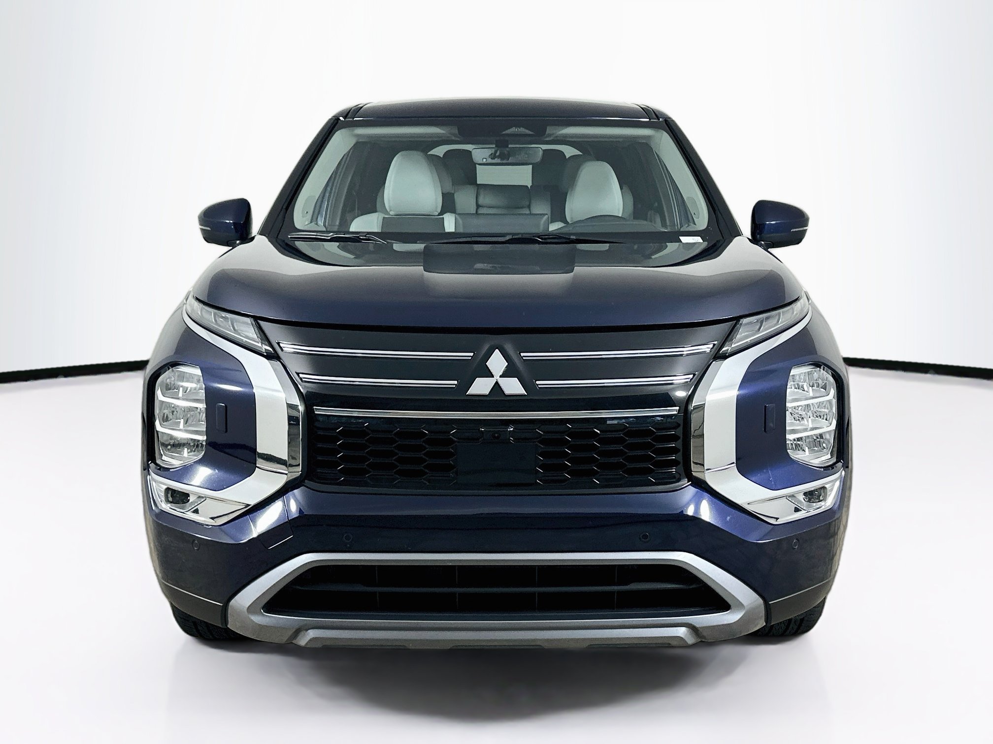 Used 2025 Mitsubishi Outlander SE AWD/4WD image 2