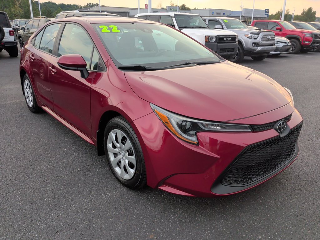 Used 2022 Toyota Corolla LE FWD image 2