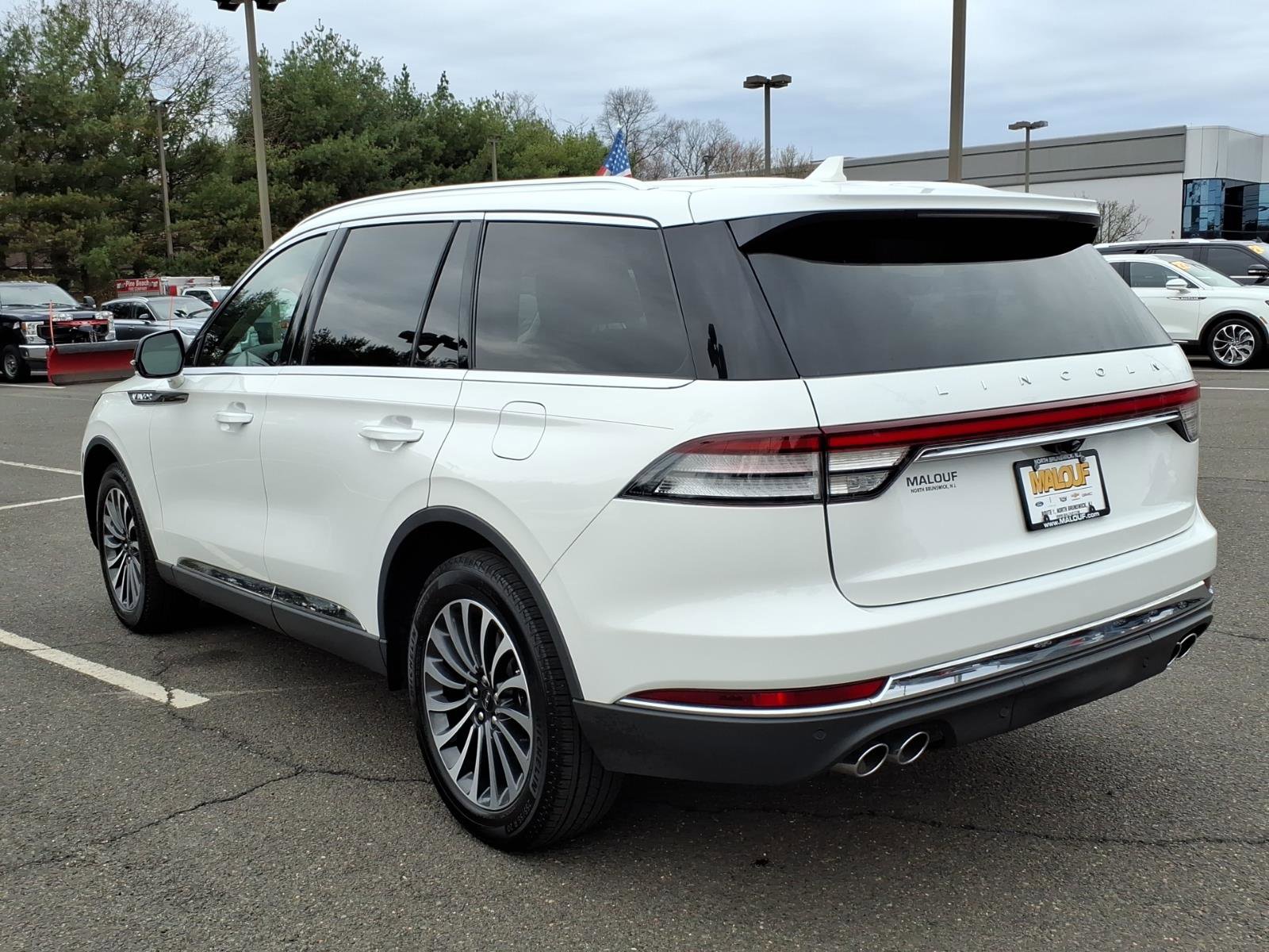Used 2023 Lincoln Aviator AWD w/ Premium Package image 4