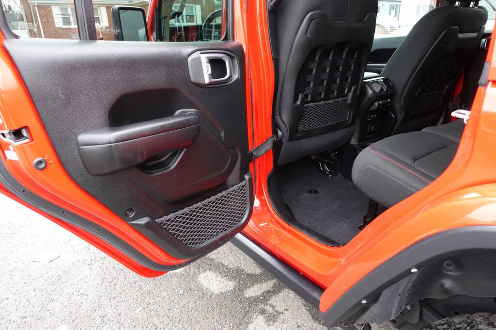 Used 2021 Jeep Wrangler Unlimited Rubicon w/ Dual Top Group AWD/4WD image 26
