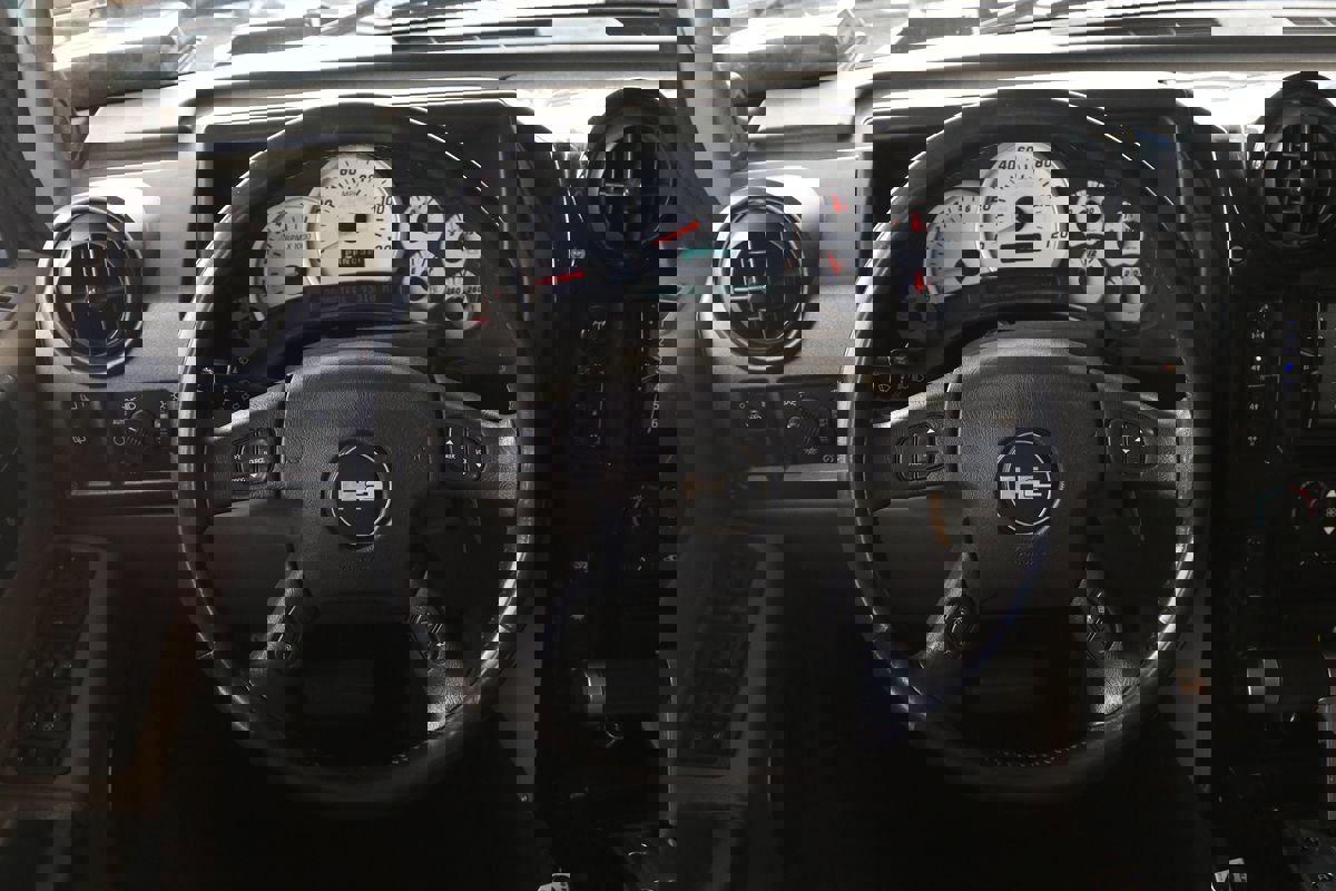 Used 2004 HUMMER H2 w/ Preferred Equipment Group image 10