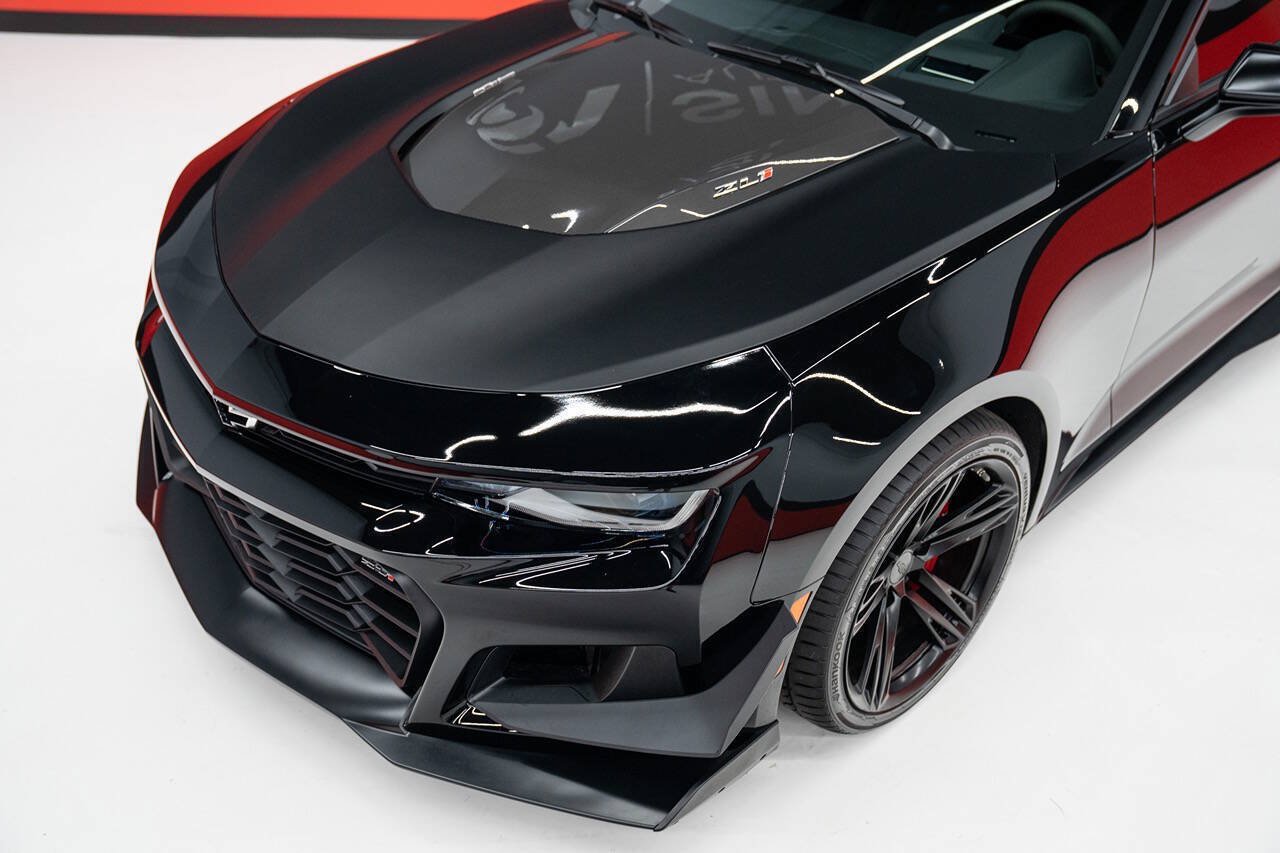 Used 2021 Chevrolet Camaro ZL1 RWD image 4