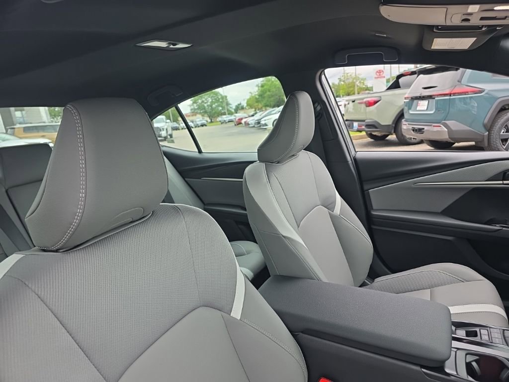 New 2026 Toyota Camry SE FWD image 9